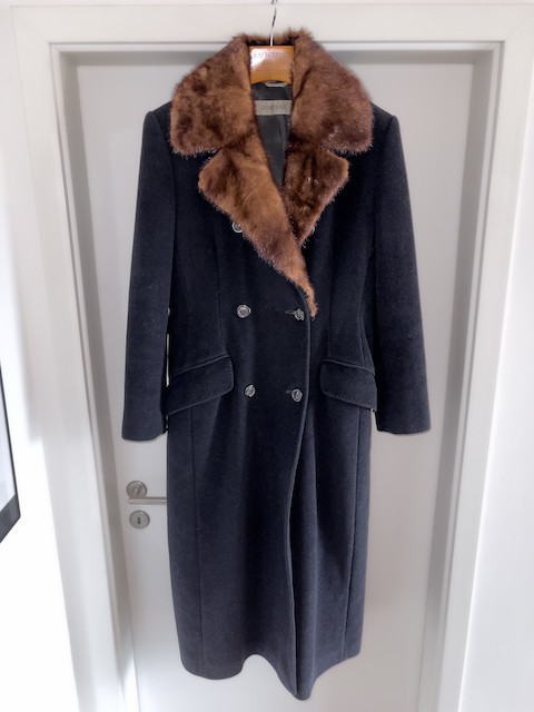 Max Mara coat in wool with mink collar