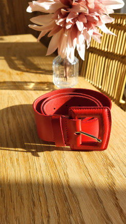 Belle ceinture rouge, marque Vanzetti, cuir véritable, boucle rectangulaire en cuir, taille 85 cm, 4cm de largeur.