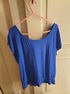 Blue T-shirt with bow