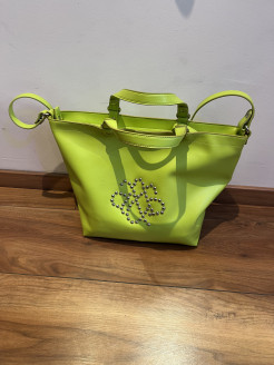 Große grüne Tasche