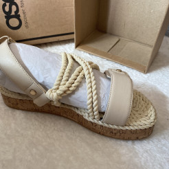 Beigefarbene ASOS-Seil-Sandalen neu