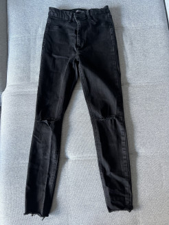 ZARA Stretch-Hose schwarz mit Löchern - Größe 38