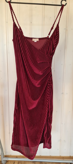 Robe échancrée bordeaux