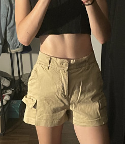 beige Shorts