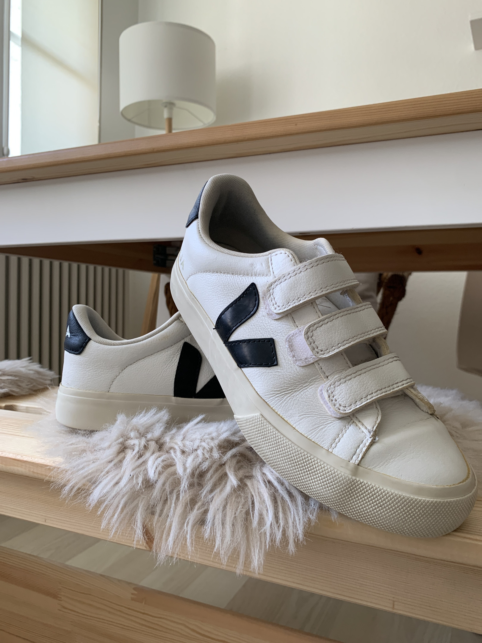 Veja v1 black and on sale white