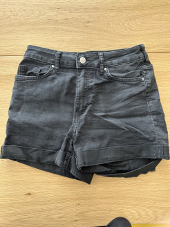 Shorts en jeans noirs courts