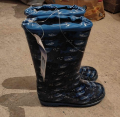 Children's rain boots size 28