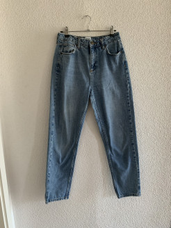 Pantalon en jean bleu coupe MOM 