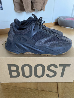 Yeezy boost 700