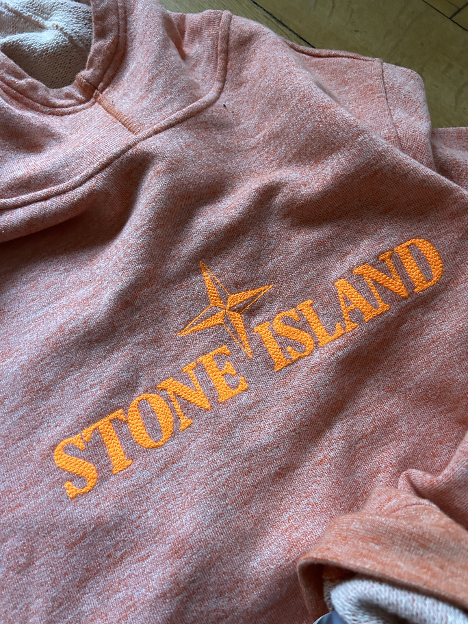 Sweat à capuche Stone Island saumon/rose/orange néon