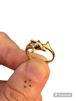 Dolphin ring in 18 carat gold