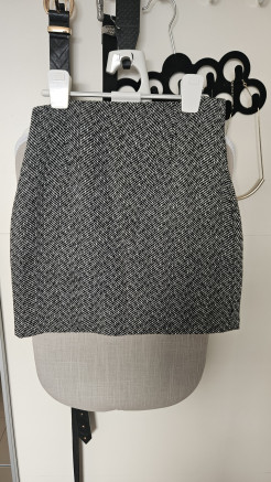 Pretty straight mottled skirt