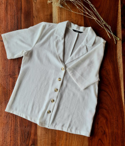 Lightweight short-sleeved shirt