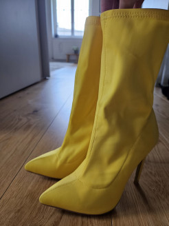 Yellow heel 39