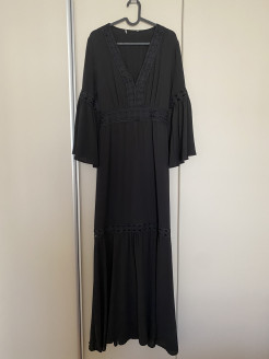 Schwarzes langes Kleid