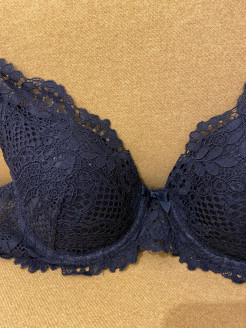 Black bra with lace (70E)
