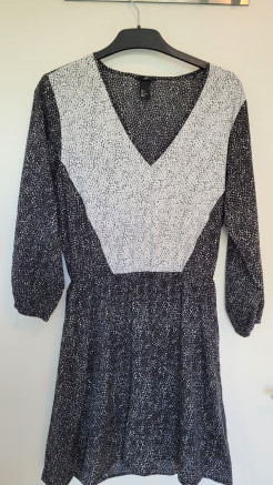 Robe noire et blanche, manches 3/4