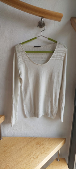 Long-sleeved T-shirt