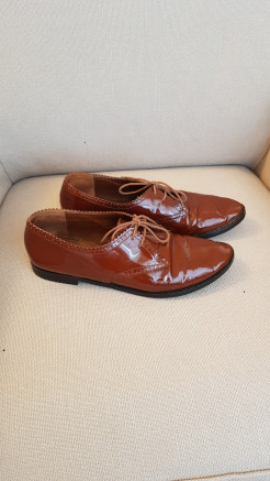Patent leather derby shoes