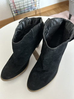 Black leather ankle boot with non-slip sole