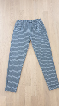 Pantalon en coton gris et blanc