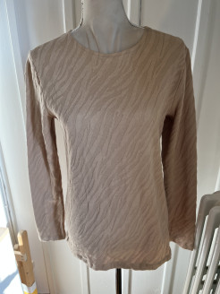 Beige jumper with zip in the back