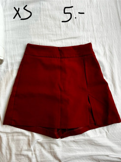 Brick red short skirt