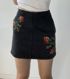 Faded black skirt with embroidered flowers