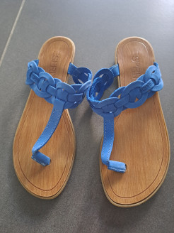 Blaue Sandalen