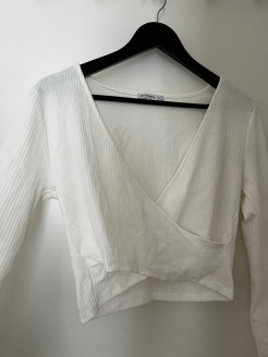 Pull blanc court cache coeur taille M