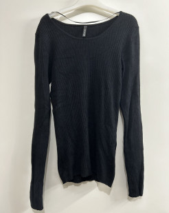 Schwarzer Pullover