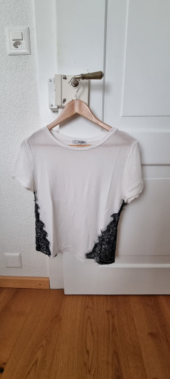 White T-shirt with lace up sides