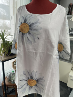 Loose-fitting white summer blouse with daisy motif