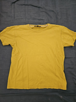 Gelbes T-Shirt