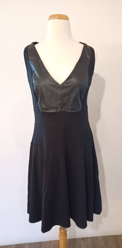 Schwarzes halblanges Kleid, Größe 40