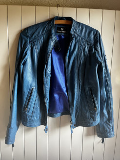 Short leather jacket