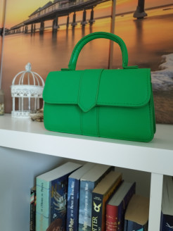Grüne Handtasche