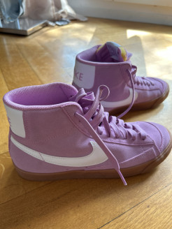 Nike Pink Blazer Mid77 Sneakers