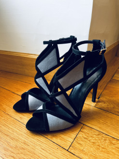 Zara Wildledersandalen 39