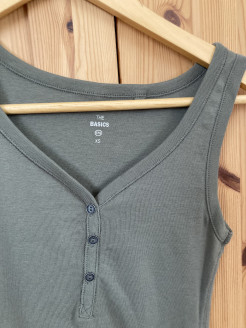 grünes Tanktop