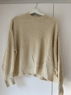 Pullover in yellow