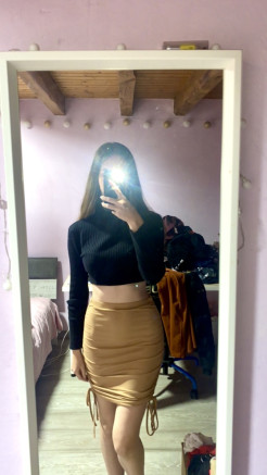 Tight mid-length skirt