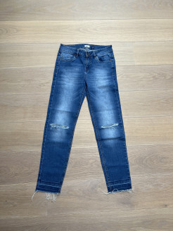 Jeans mit Knieöffnung