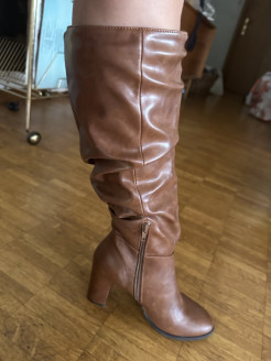 Bottes en similicuir beige taille 36