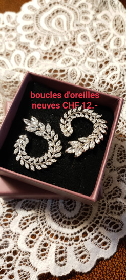 Boucles d'oreilles neuves 