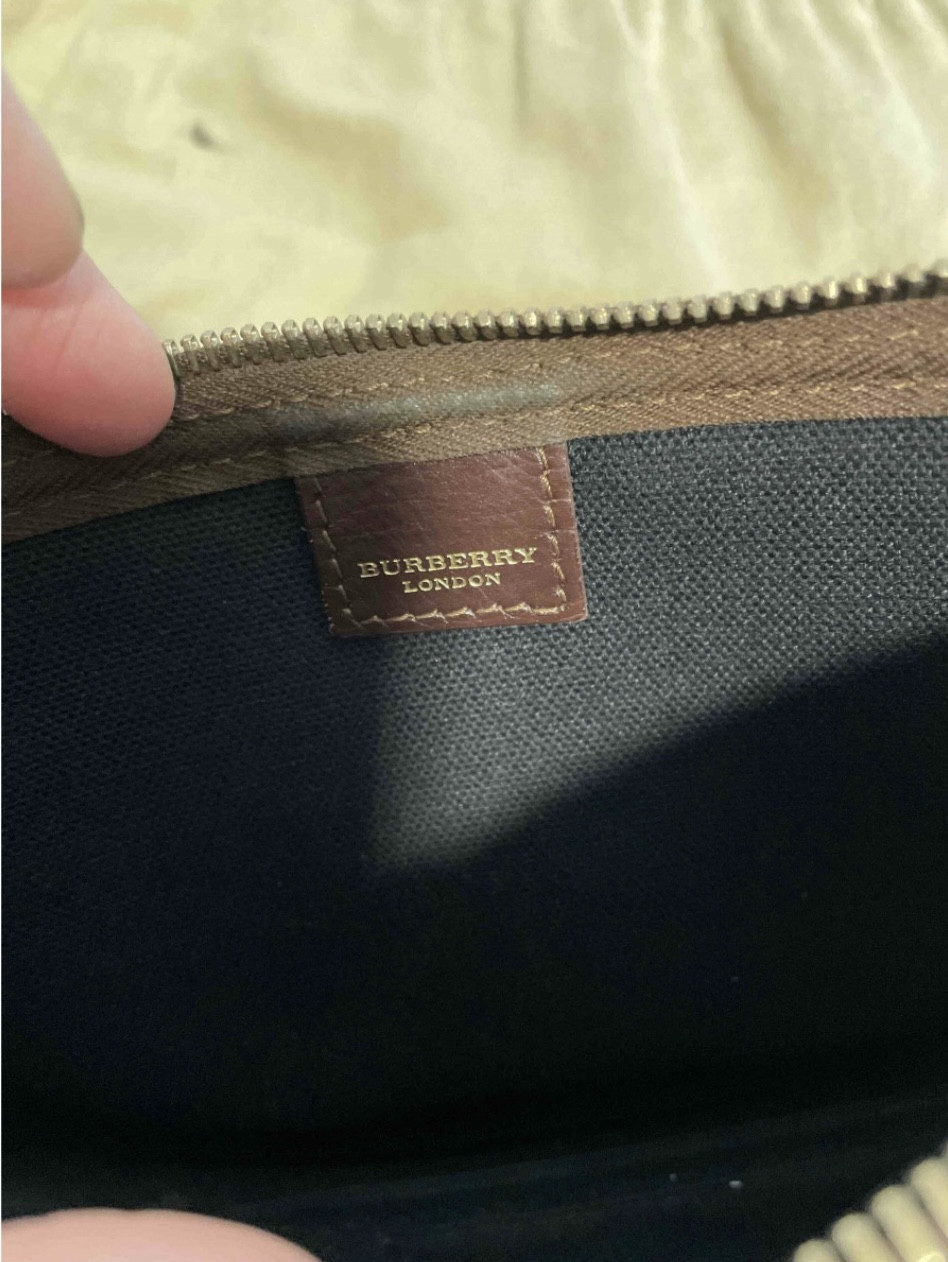 Do burberry handbags have serial outlet numbers