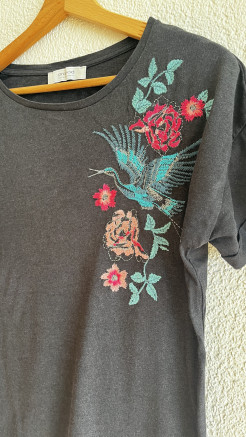 Very nice embroidered T shirt Size M