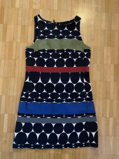 Sleeveless short dress with pattern