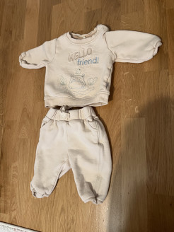 Unisex beige suit size 68