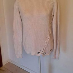 Guess T L jumper, fits XS - M